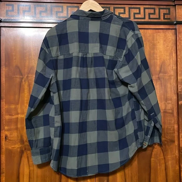 Field and Stream Size Large green and black flannel button up shirt good shape - Picture 2 of 5